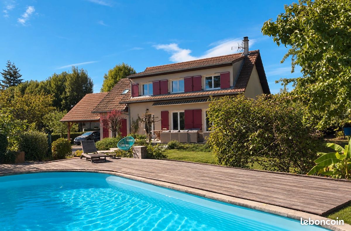Maison 7 pièces 136 m² · à Tramoyes · 136 m² · 548 000 €
