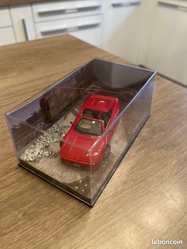 Ferrari F355 Rouge 1/18 – UT Models – Occasion Sans Boîte – Intérieur Noir