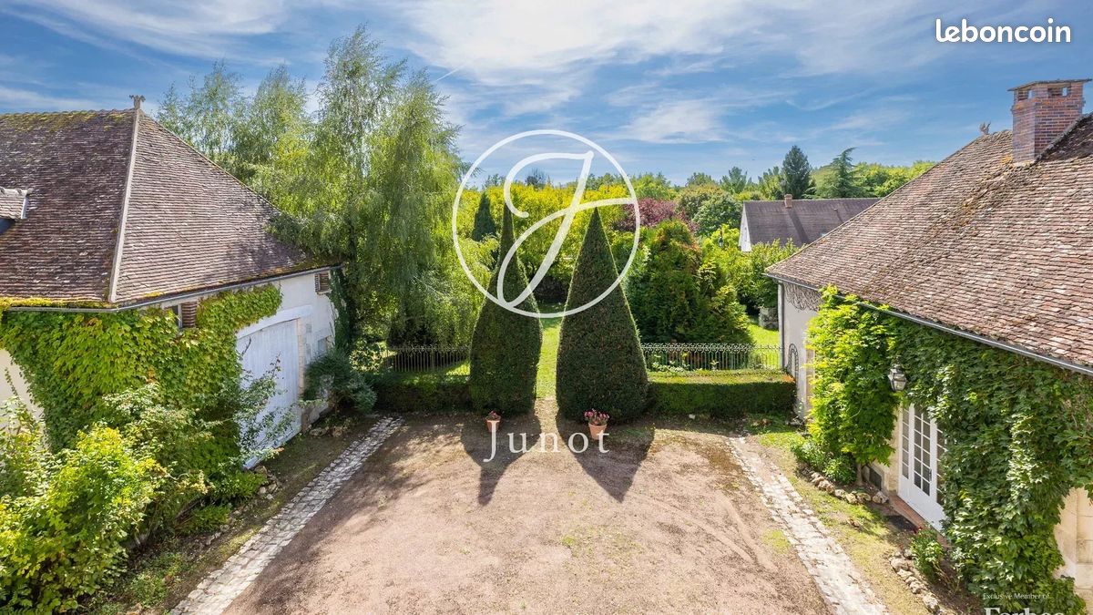 Maison 15 pièces 298 m² · à Bléneau · 298 m² · 445 000 €