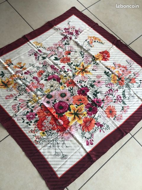Daniel Laforet Superbe foulard carré de soie vintage floral