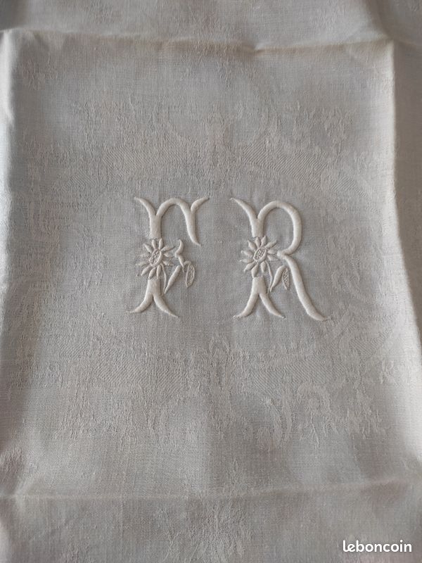 Lot de 6 serviettes de table brodé+ nappe de 2x3m (image 2)