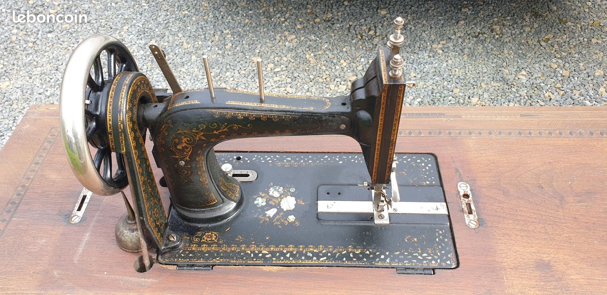 Ancienne machine à coudre (image 1)