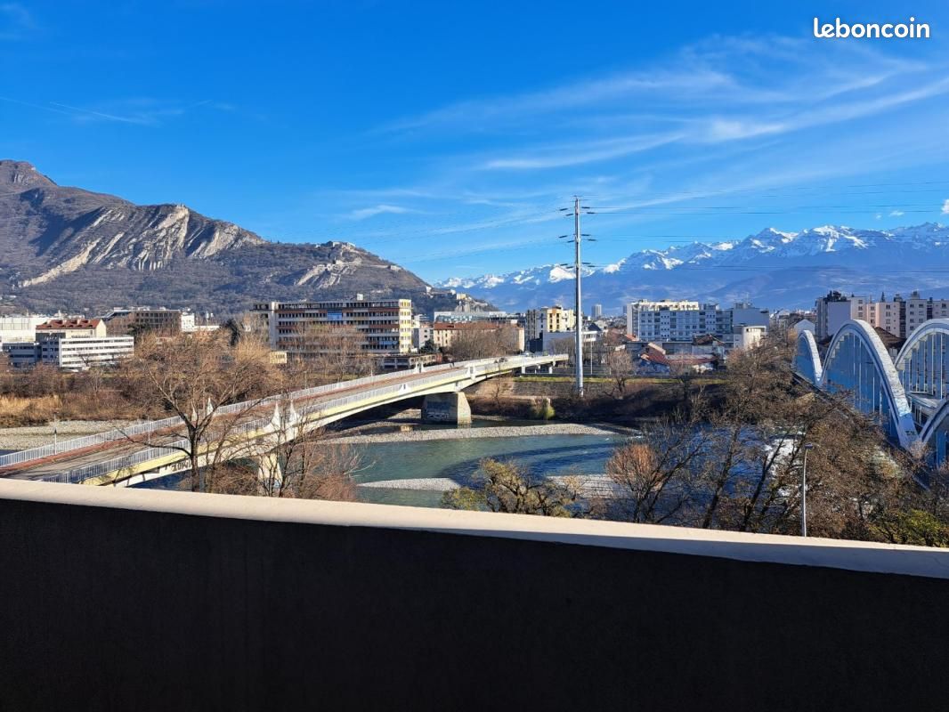 Appartement 2 pièces 47 m² · à Fontaine · 47 m² · 675 €