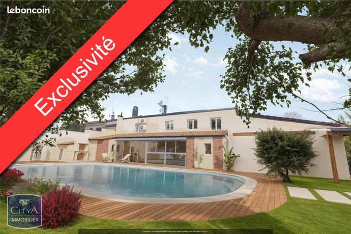 Villa 10 pièces 270 m²