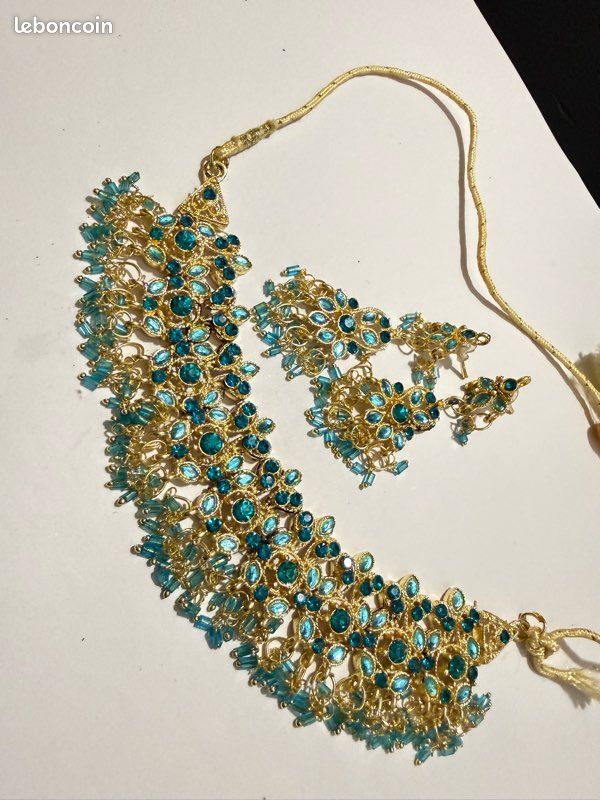 Parure Bijoux Turquoise Veinée Et Cristaux - Collier Et Boucles D'oreilles Argenté - Neuf Avec étiquettes