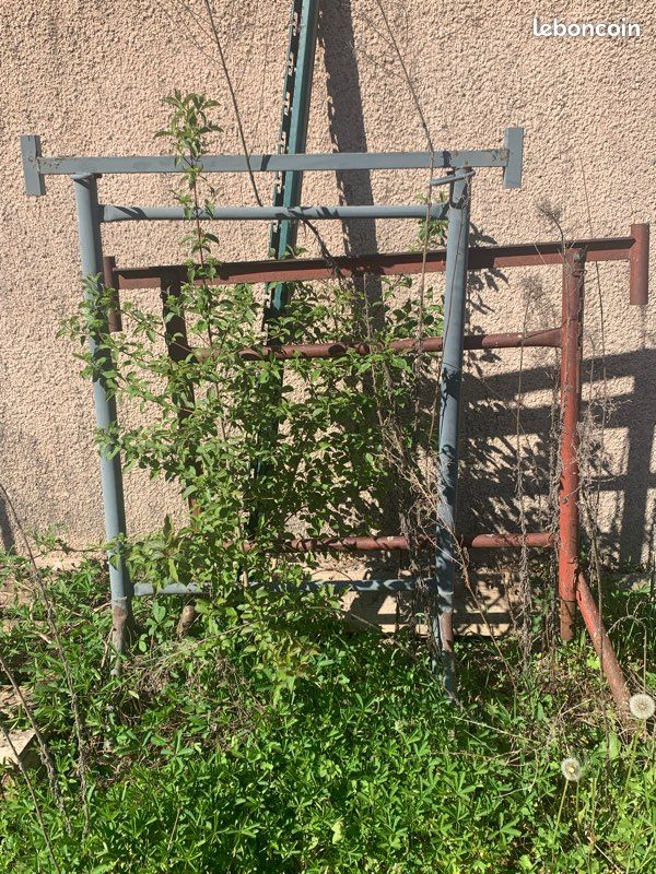 Lot de 2 Tréteaux à Vendre (image 1)