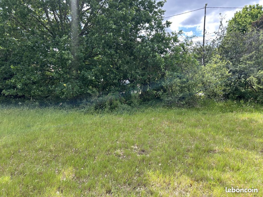 Terrain à bâtir de 738 m² à POMPIGNAC (33) · 119 000 €