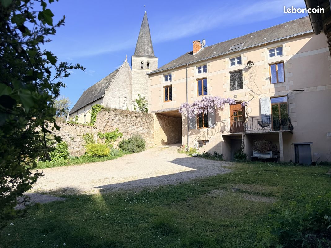 Maison 6 pièces 256 m² · à Dissay · 256 m² · 244 000 €