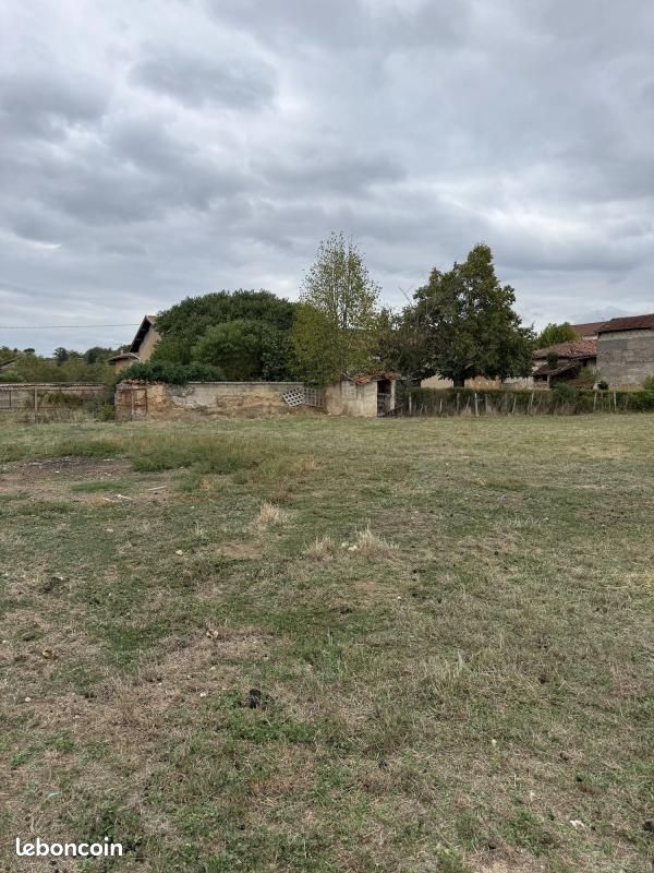 Terrain 553 m² · à Sardieu · 36 000 €