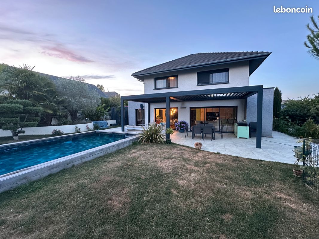 Maison 6 pièces 150 m² · à La Biolle · 150 m² · 679 000 €