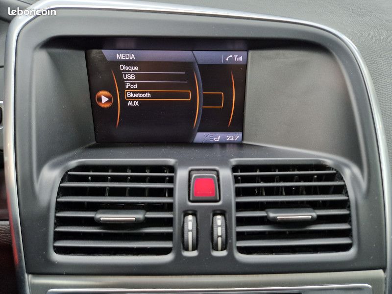 Volvo XC60 D3 136CH SUMMUM * TOIT * BLUETOOTH * XENON * CAMERA * NAVIGATION (image 19)