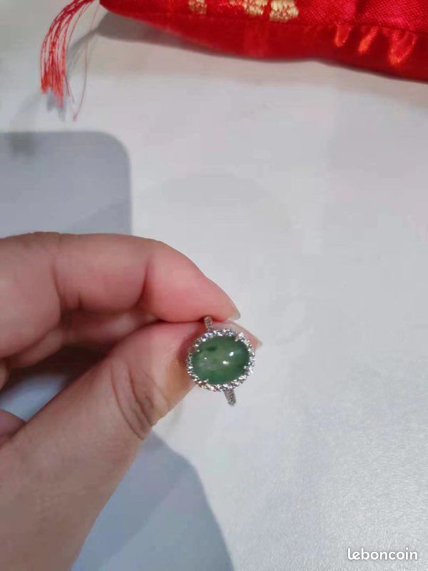 Une bague jadéite (image 1)