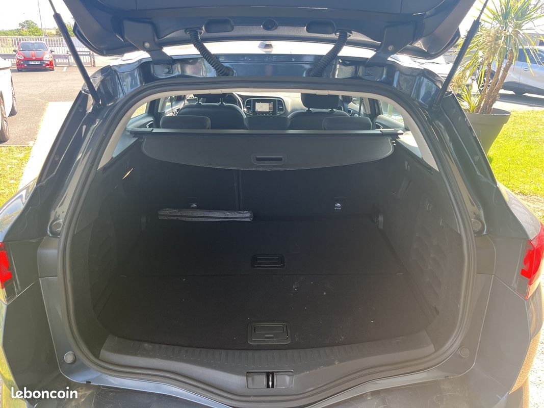 Renault MEGANE IV ESTATE 1.5 BLUE DCI 115CH EVOLUTION EDC (image 9)