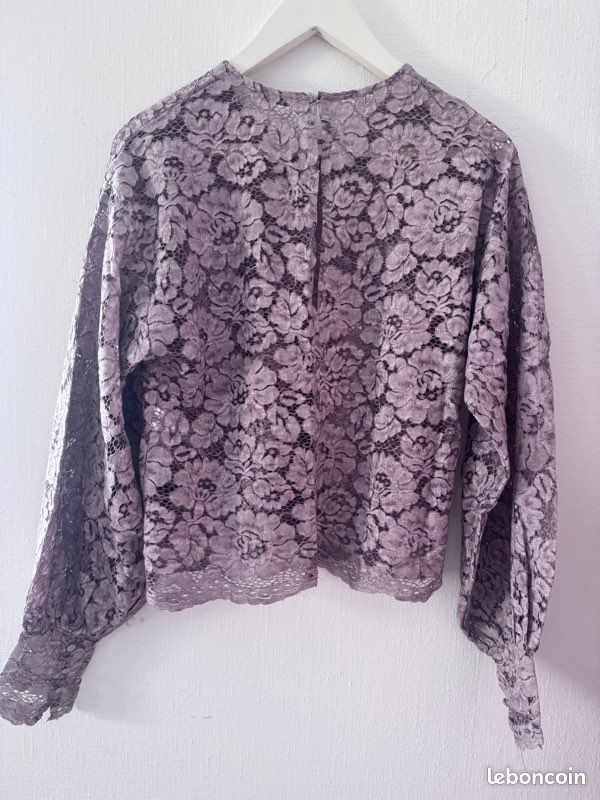 Zara Crop top rose en dentelle Vêtements