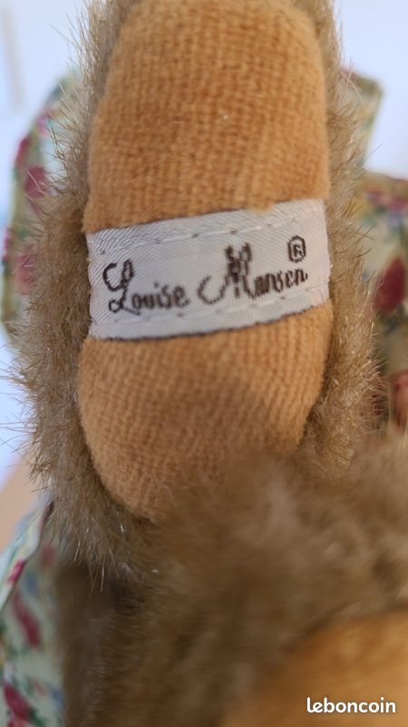 ST1 / PELUCHE OURS MARRON BEIGE LOUISE MANSEN ROBE TABLIER FLEUR ROSE