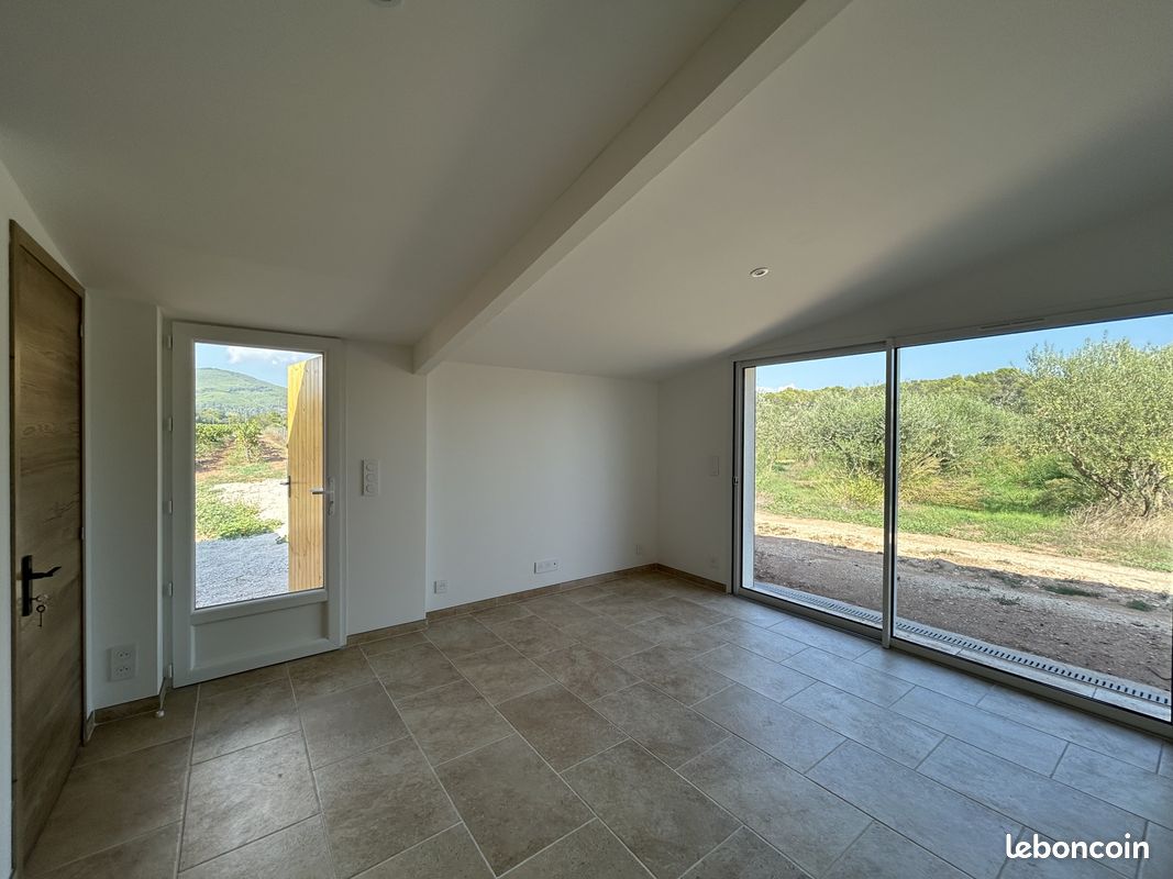 Appartement 1 pièce 27 m² · à Solliès-Pont · 27 m² · 700 €/mois