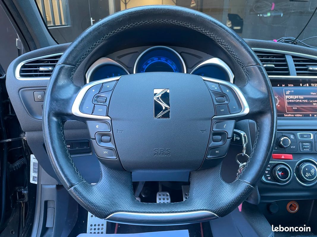 CITROËN DS4 1.6 THP 200 ch SPORT CHIC / SIEGES ELEC. CHAUFFANTS A MEMOIRE / RADARS AV/AR (image 21)