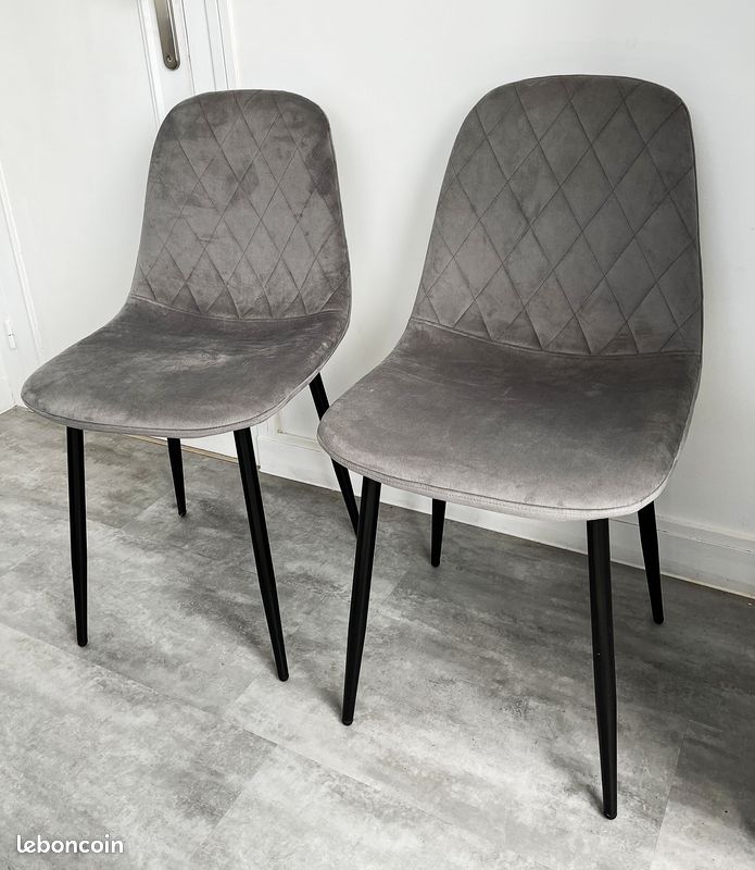 Chaises capitonnées neuves (image 1)