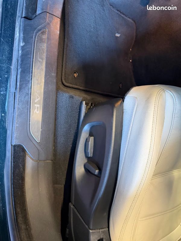 JAGUAR F-PACE V6 3.0 D - 300 ch AWD BVA8 Prestige (image 19)