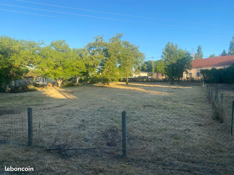 Terrain à vendre · à Varennes-lès-Narcy · 15 000 €