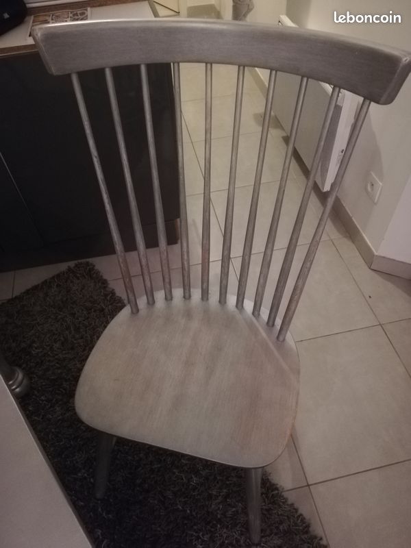 Table à manger et ses chaises (image 2)