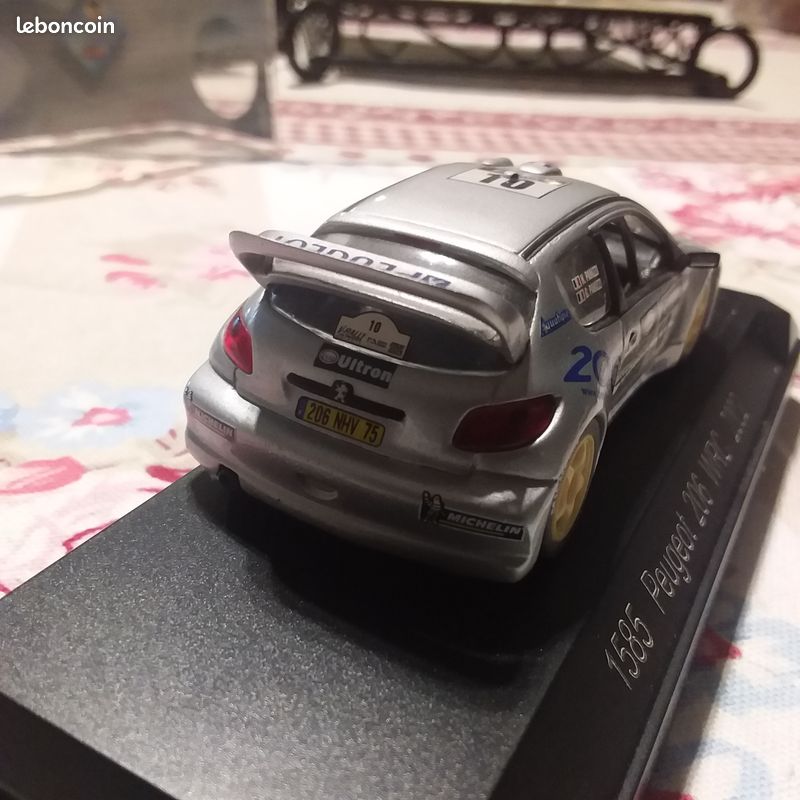 Miniature Solido 1/43 – BMW 2002 – Gris/vert Clair – Boîte Fermée