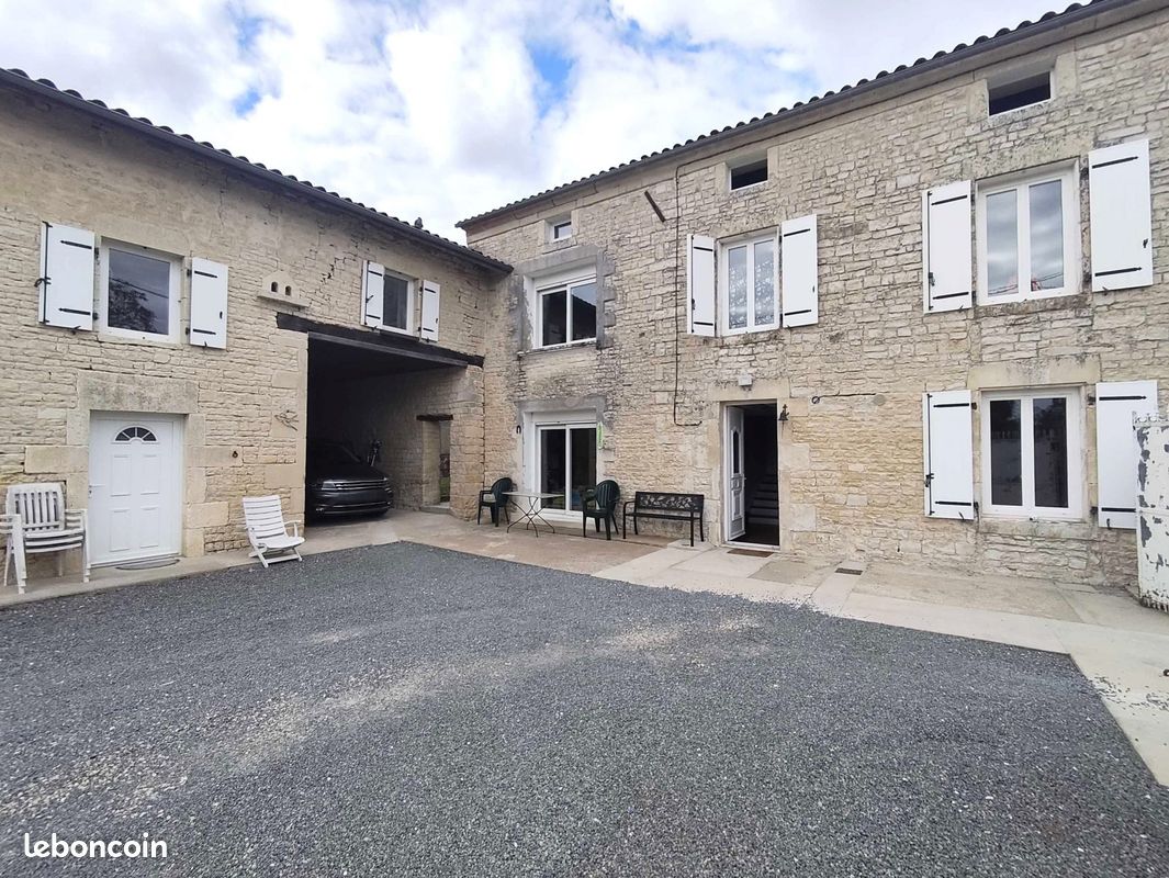 Maison 5 pièces 169 m² · à Aigre · 169 m² · 168 800 €