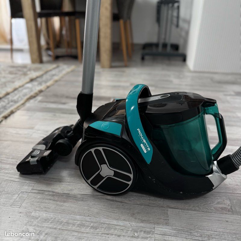 Aspirateur ROWENTA Électroménager