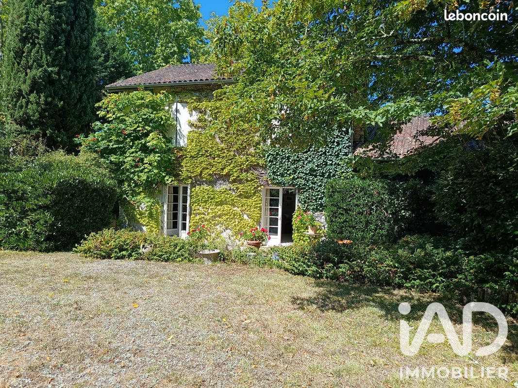 Maison 5 pièces 138 m² · à Saint Aulaye-Puymangou · 138 m² · 247 000 €