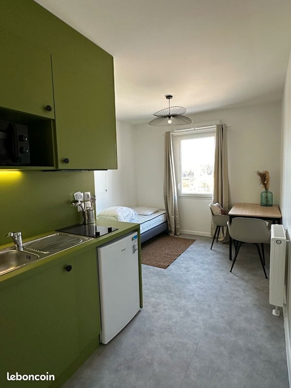 Appartement 1 pièce 18 m² · à Saint-Priest · 18 m² · 670 €/mois