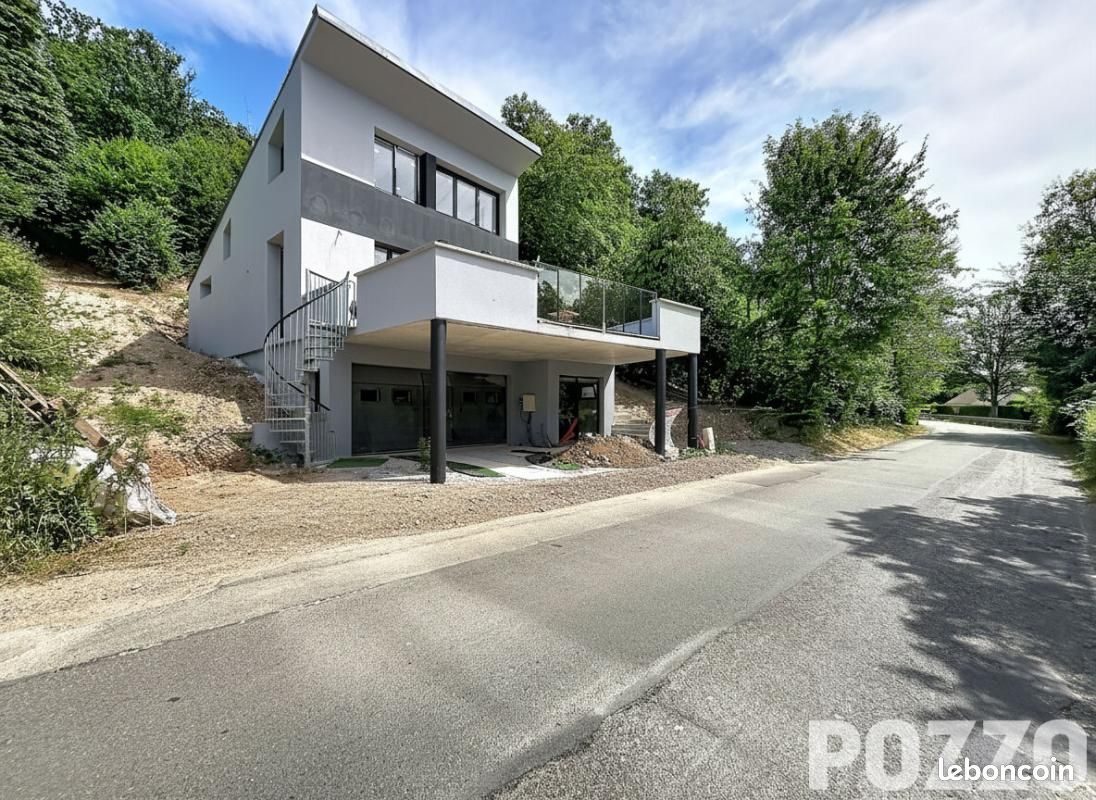 Maison 5 pièces 110 m² · à Beaumont-le-Roger · 110 m² · 235 000 €