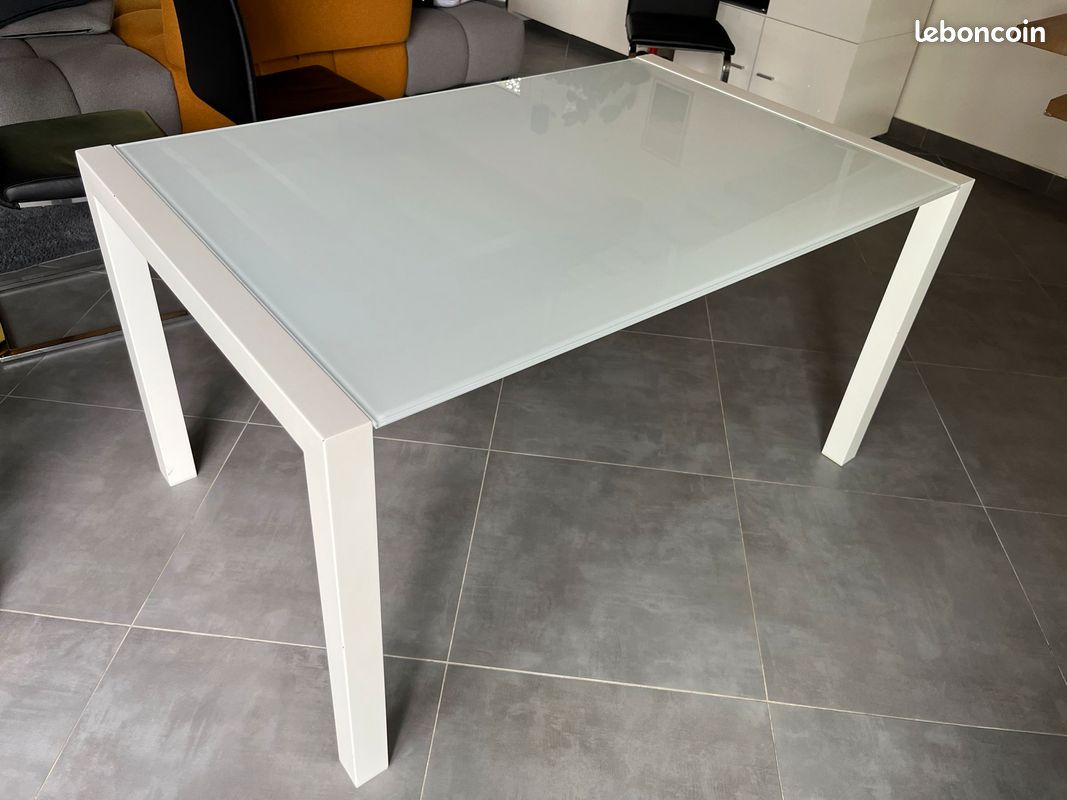 Table de salle à manger (image 1)