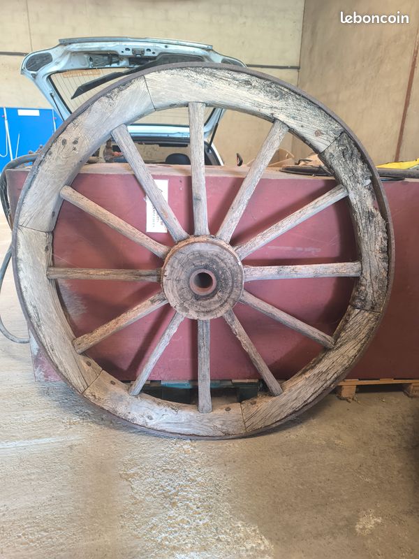 Roues de chariot anciennes (image 4)