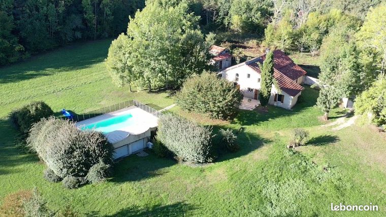 Propriété 7 pièces 224 m²