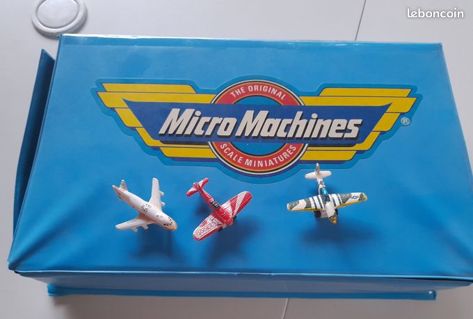 Micro Machines – Livre Bleu Marina / Aéroport – Occasion