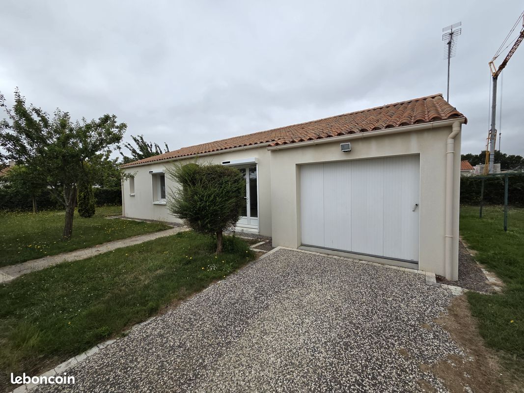 Maison 3 pièces 77 m² · à Les Achards · 77 m² · 978 €