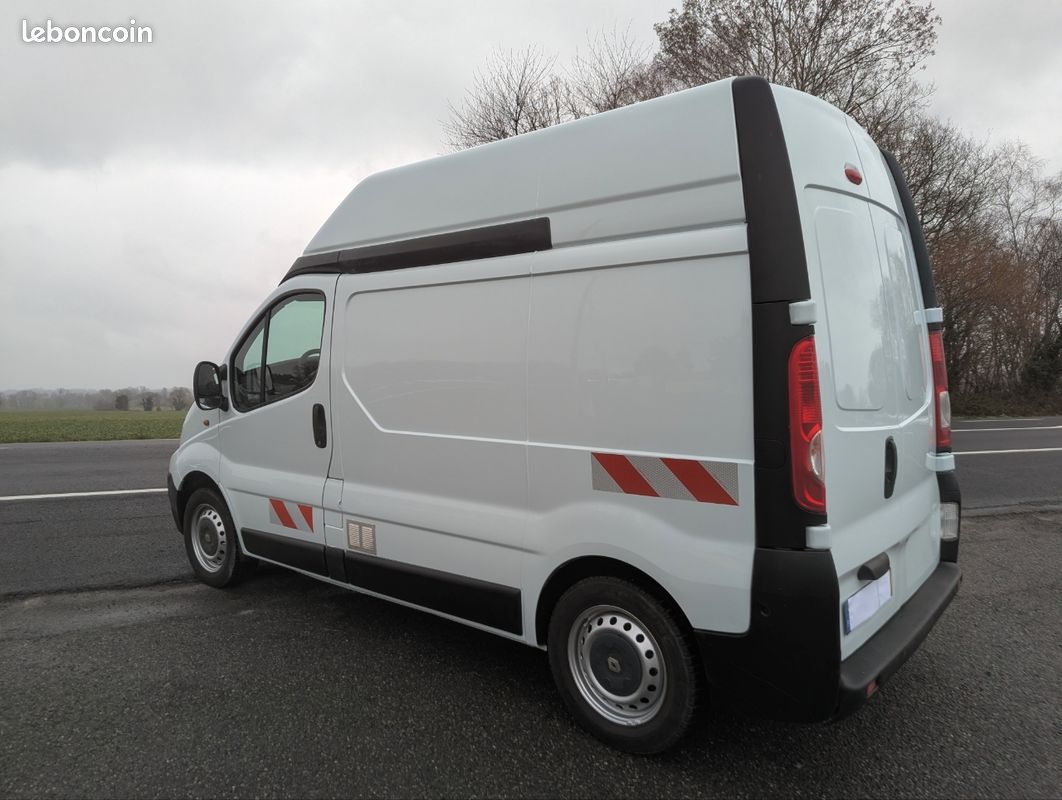 Magnifique renault trafic l2h2 1.9 dci 100cv occamobile 64 pau (image 2)