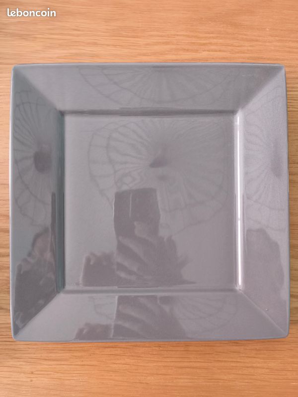 Lot d'assiettes (image 1)