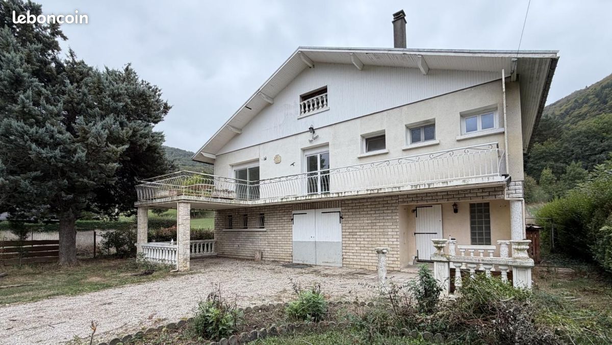 Maison 4 pièces 126 m² · à Saint-Laurent-en-Beaumont · 126 m² · 1 050 €/mois