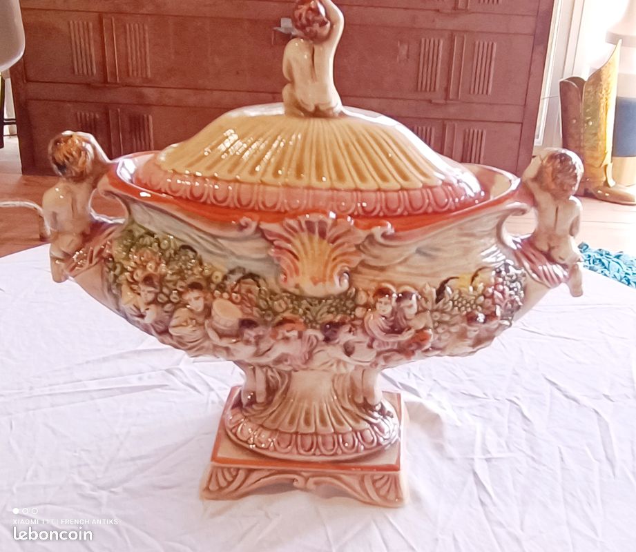 Ancien Coffret, Bonbonnière Ou Boîte à Bijoux En Porcelaine