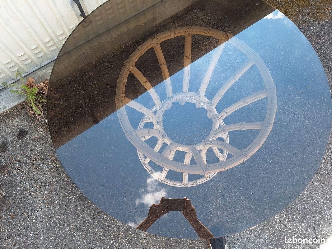 Table ronde en verre pied en rotin (image 3)