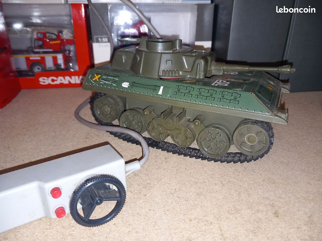 Char Militaire Joustra - Tank Du Tchad, Roues Vert Sombre, Occasion En Tôle (jouet Mécanique)