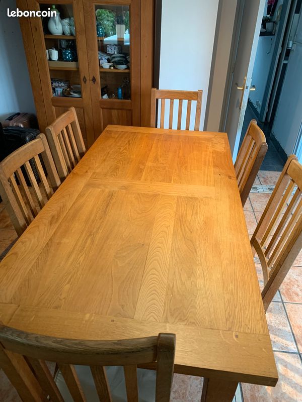 Table et chaises en chêne clair coloniale (image 1)