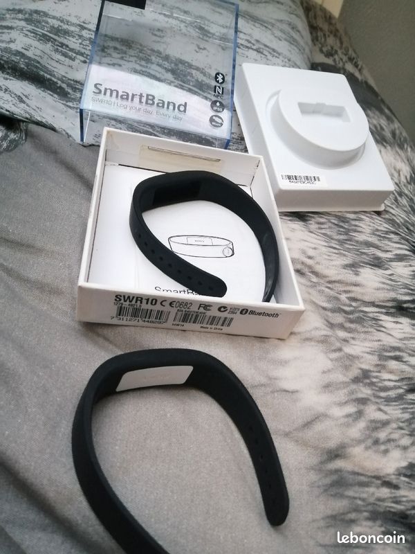 À SAISIR Montre connecté bluetooth sony compatible tout téléphone (image 1)