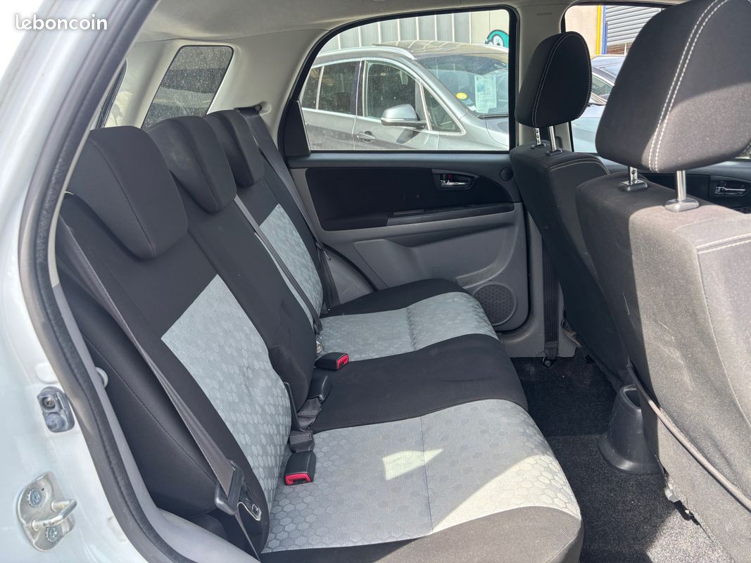Suzuki SX4 2.0 DDis 135ch GLX 4x4 - EN L'ETAT (image 5)