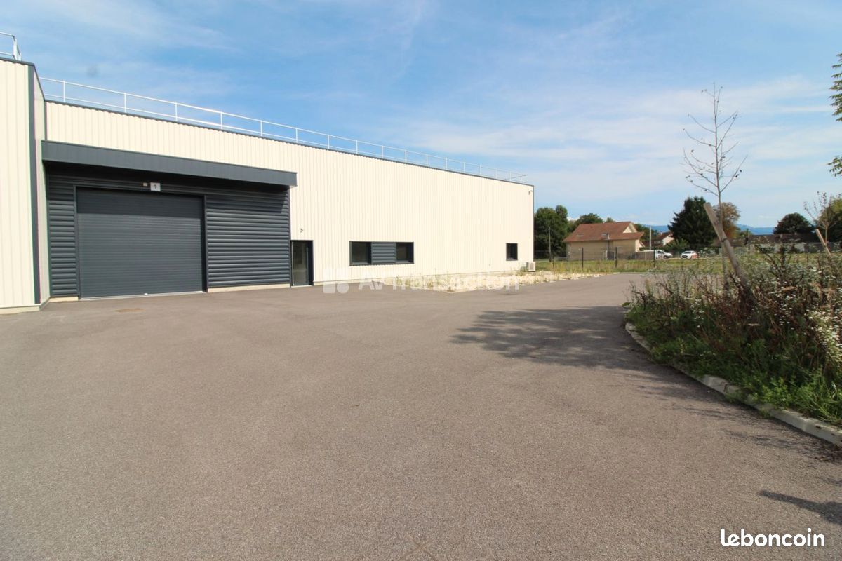 Local commercial 684 m² · à Aoste · 684 m² · 1 018 500 €