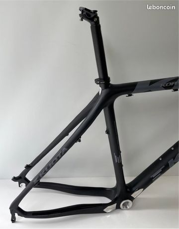 Cadre VTT Carbone Kuota KOR 26" – Taille M – Noir – Look Rétro, Neuf