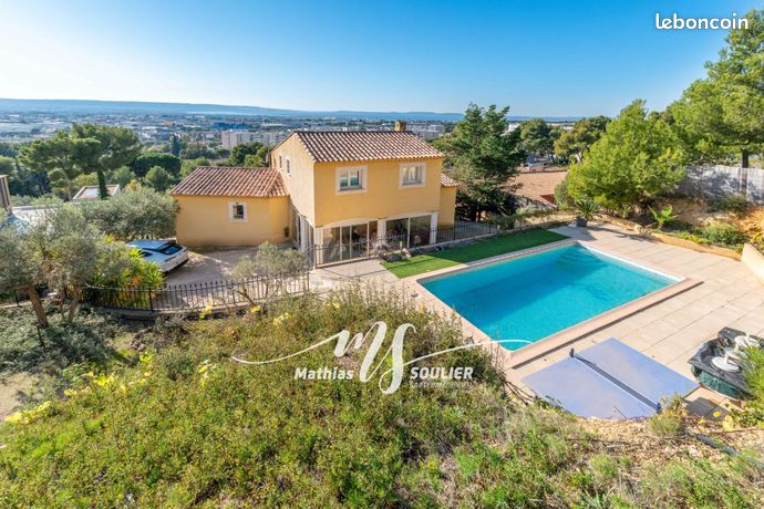Villa 9 pièces 260 m²