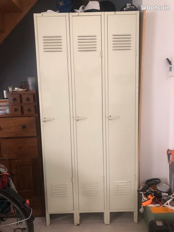 Armoire type industriel, 3 crochets par porte (porte manteaux) (image 2)