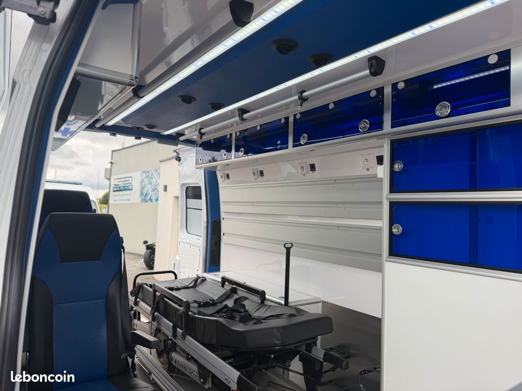 Renault Master L3H2 Ambulance Les Dauphins Type B - EN1789 (image 13)